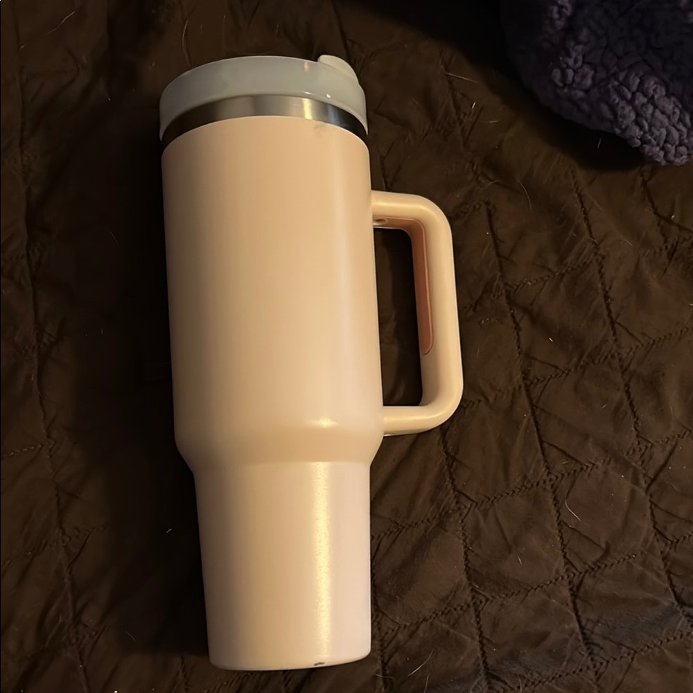 Light pink 40 oz cup with Handle